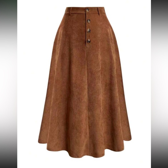 Plus size button through skirt - Picture 3 of 15